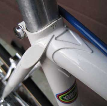 Semi wrap-around seat stays